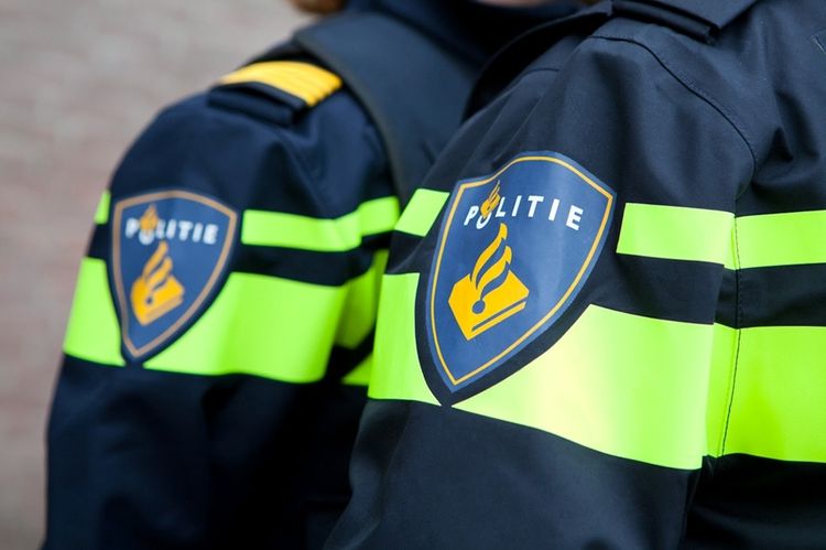 Dordrecht - Gezocht - Politie zoekt getuigen van schietpartij  op man en vrouw in Dordrecht